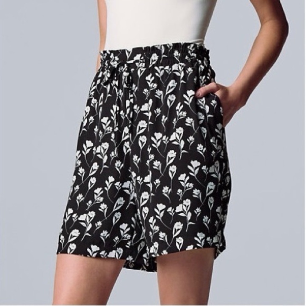 Simply Vera Vera Wang Women’s Black & White High-Rise Paperbag Waist Shorts